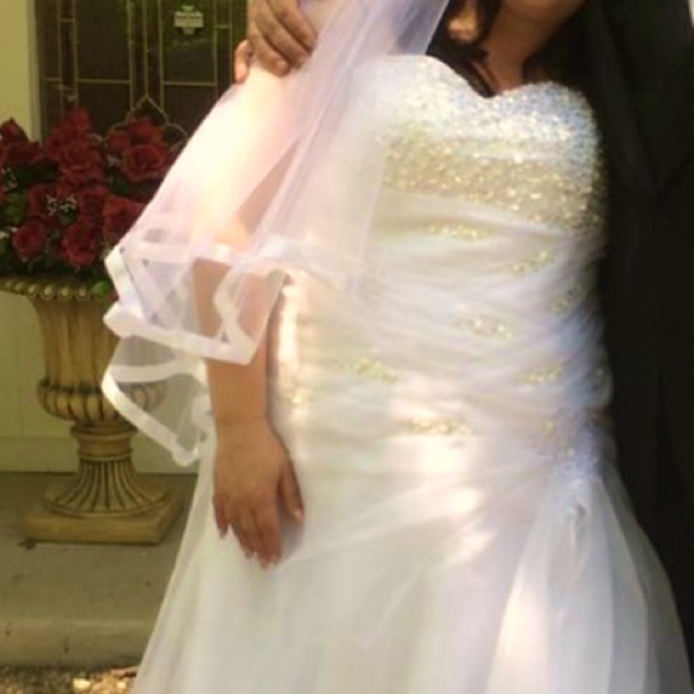 Hand Beaded Wedding Dress. Size 16